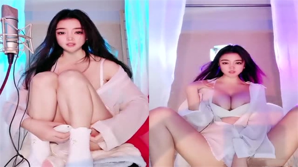 清秀美少女姑奶奶，纯欲诱惑任君品尝 海报