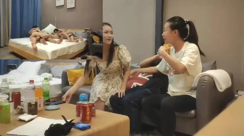 媽媽帶著女兒還有兒子兒子還特地叫上一個朋友一起玩4p 海报