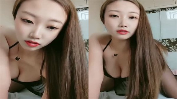 高跟黑丝巨乳骚妹淫声浪语挑逗，道具互动深入玩弄湿嫩小穴 海报