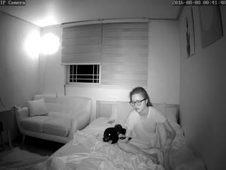 破解家庭网络摄像头监控TP眼镜美女和健壮猛男开干有个屌丝2B在后台遥控摄像头一场好戏被他搞没了 海报
